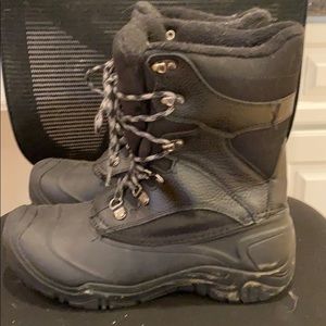 Men’s winter boots, size 8